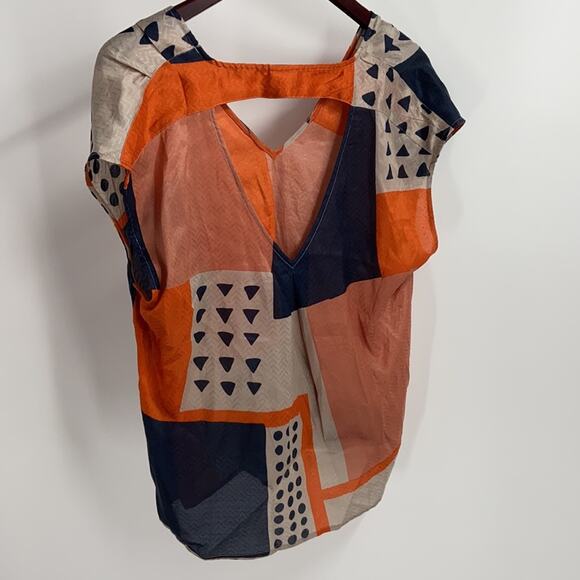 Odells geometric key hole cut out blouse - Picture 5 of 6